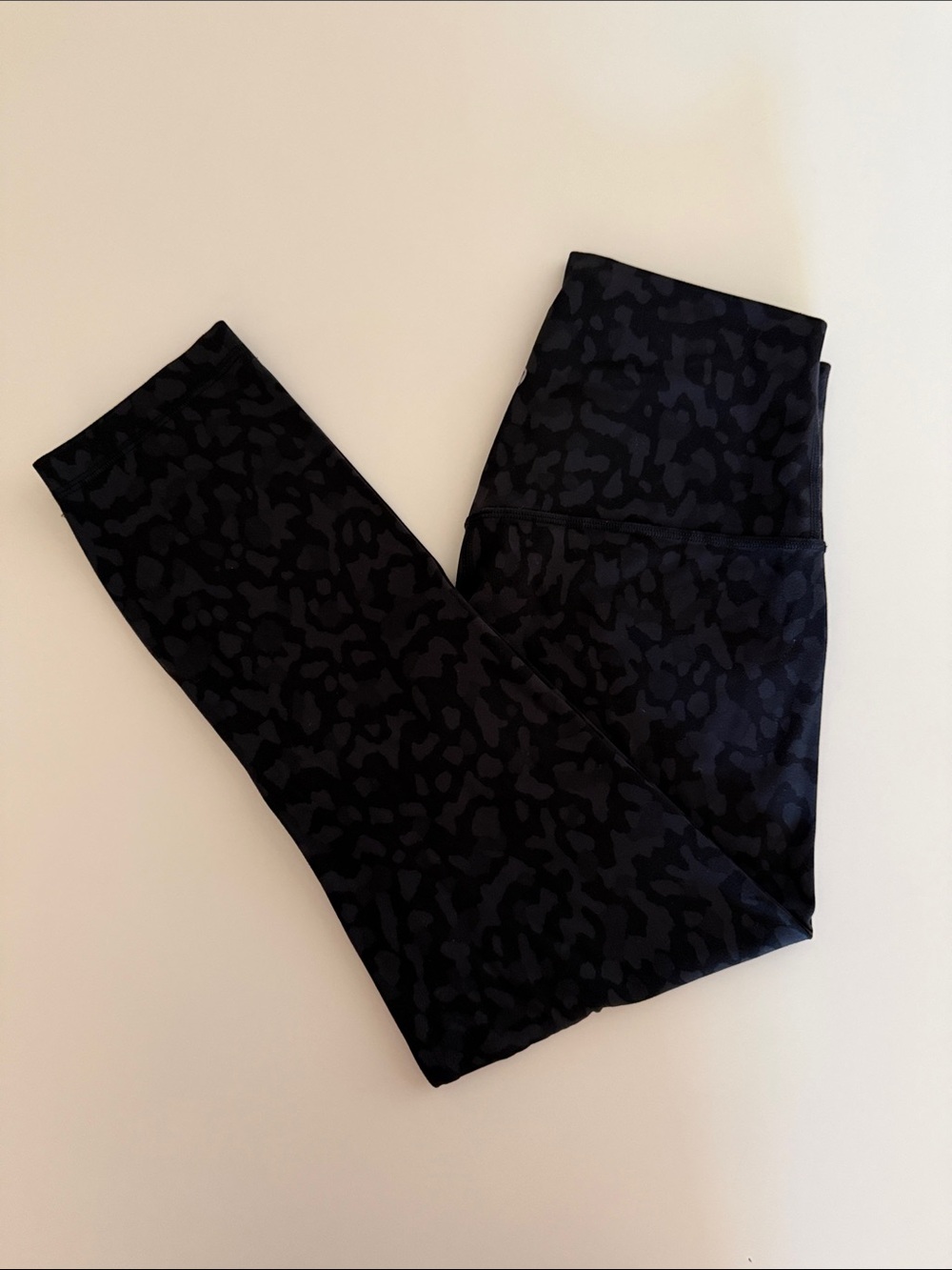 lululemon athletica Align High Rise Black Charcoal Leopard Print Leggings Sz 6 - Picture 2 of 10